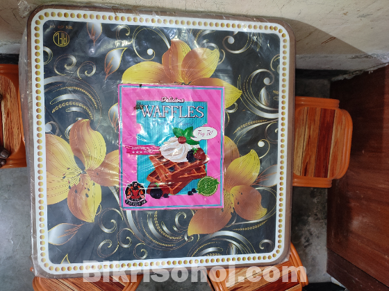 ১টি টেবিল এবং ৪টি টুল বিক্রি হবে